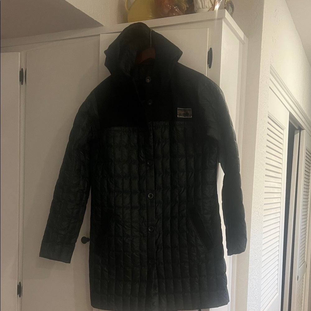 Patagonia women’s  Black Quilted Puffer Coat